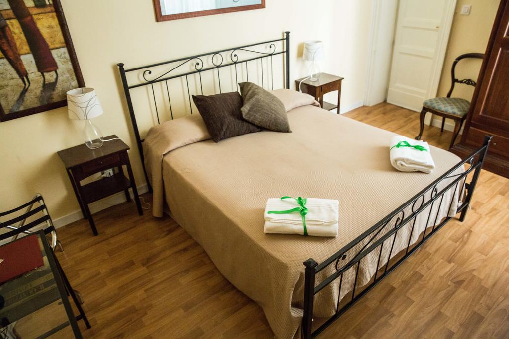 Casa Elide Bed & Breakfast Catania Bagian luar foto